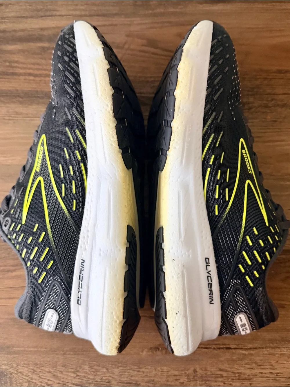 Brooks Women’s Glycerin 20 in Ebony/Nightlife/White (Size: 9-B) Great Condition